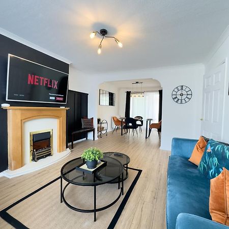 Rnm - Business Professionals Ready, Cost Effective For Large Stays! 3 Bedroom Lounge, Private Access & Entire Place, Kitchen & Washroom With Amenities, Smart Tv, Easy Access, Fast Wifi, Large Driveway, Great Transport Links, Near Worcester Hospital A Exterior photo
