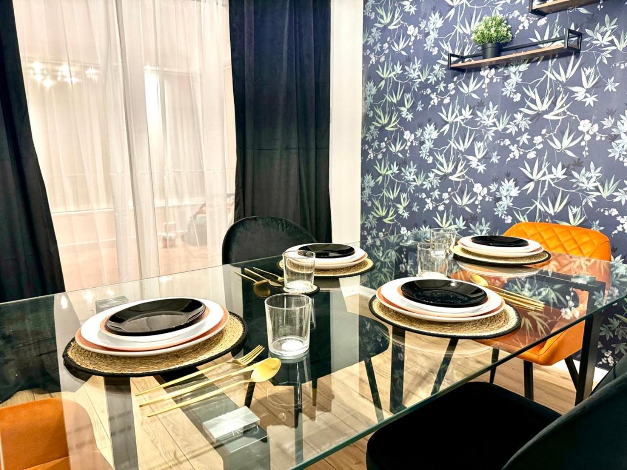 Rnm - Business Professionals Ready, Cost Effective For Large Stays! 3 Bedroom Lounge, Private Access & Entire Place, Kitchen & Washroom With Amenities, Smart Tv, Easy Access, Fast Wifi, Large Driveway, Great Transport Links, Near Worcester Hospital A Exterior photo