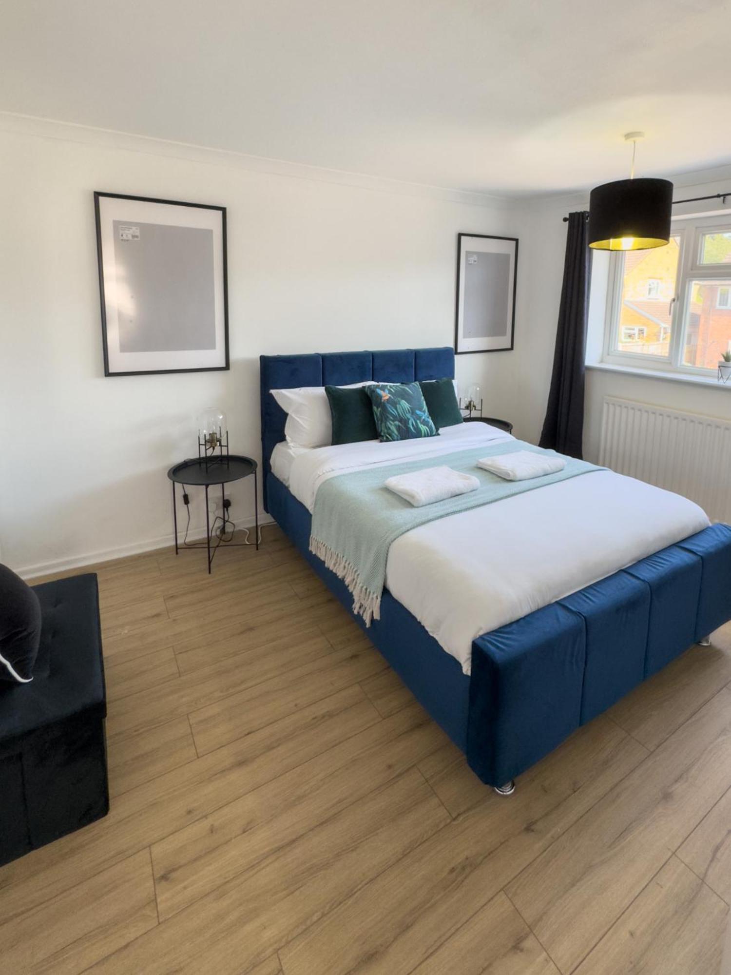 Rnm - Business Professionals Ready, Cost Effective For Large Stays! 3 Bedroom Lounge, Private Access & Entire Place, Kitchen & Washroom With Amenities, Smart Tv, Easy Access, Fast Wifi, Large Driveway, Great Transport Links, Near Worcester Hospital A Exterior photo